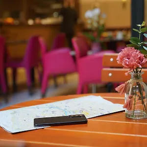 بست وسترن أوه تروكاديرو *** باريس